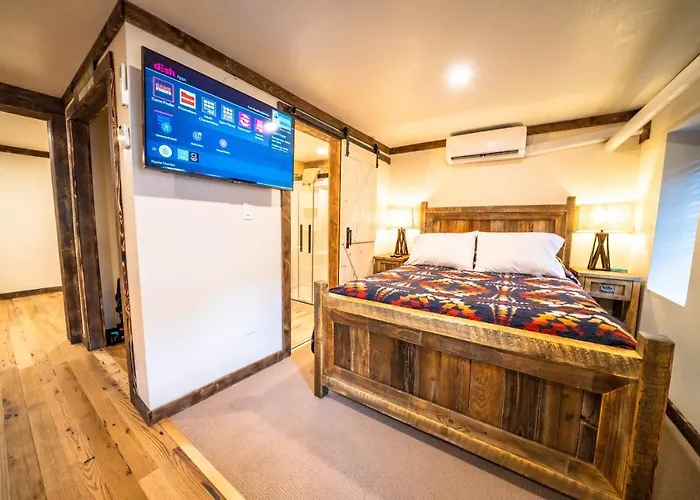 St. Elmo Hotel