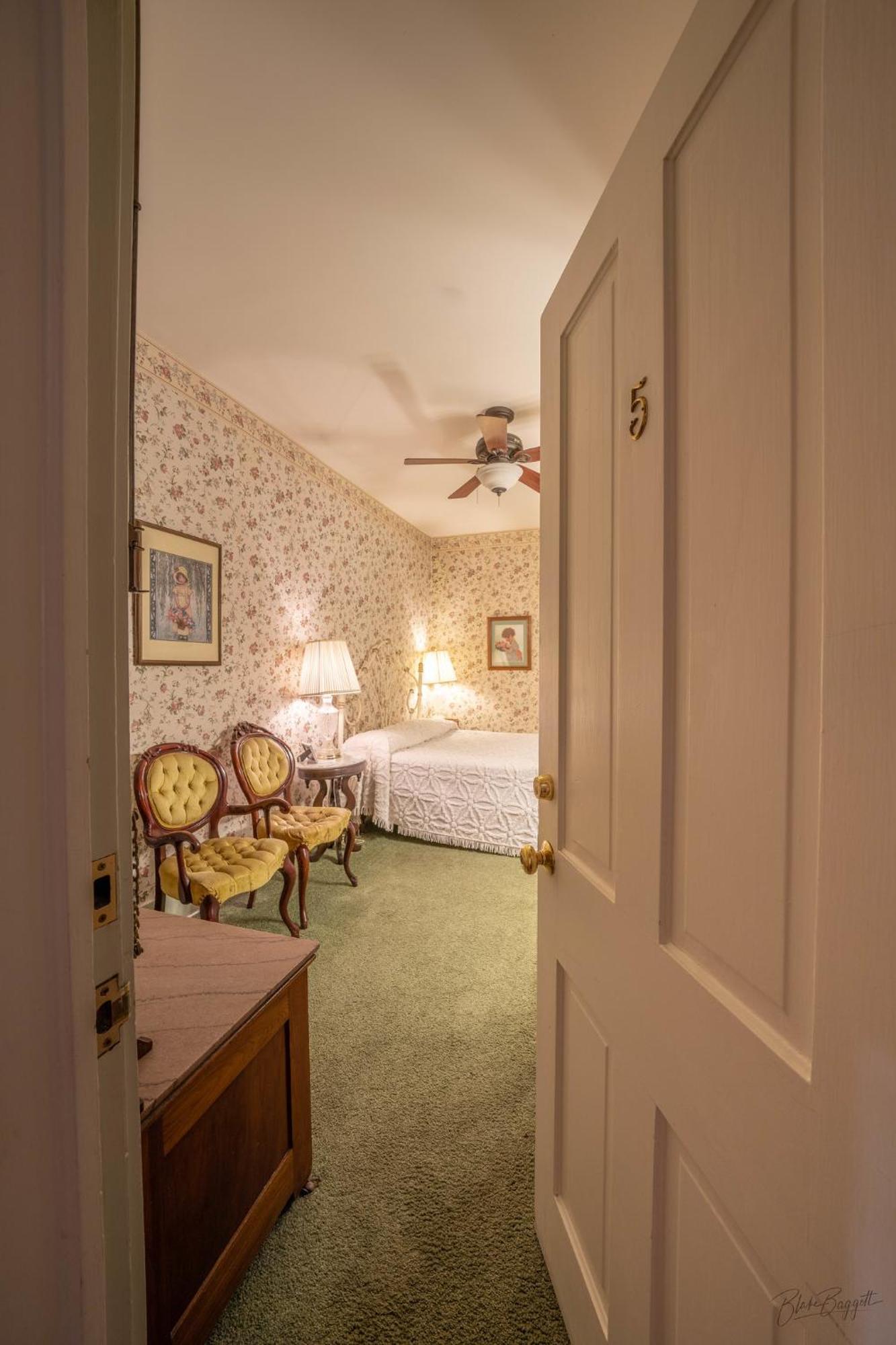 St. Elmo Hotel 3*