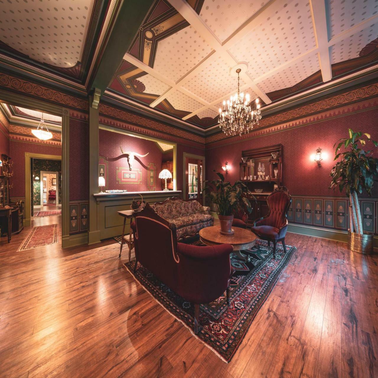 St. Elmo Hotel 3*